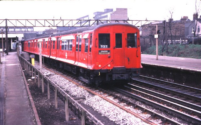 O Stock was used on the Circle line 1947–70. Here photographed at Barking in 1980.