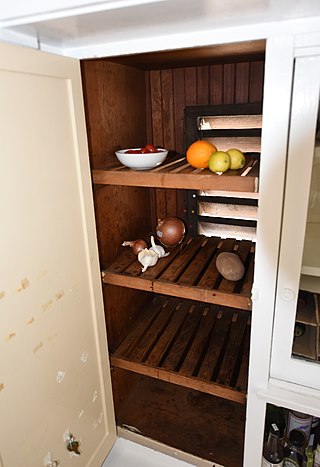 <span class="mw-page-title-main">California cooler (cabinet)</span> Interior cabinet to cool and store food items