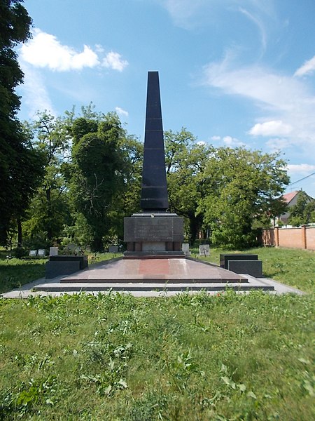 File:Cemetery, Soviet heroic monument, 2017 Hatvan.jpg