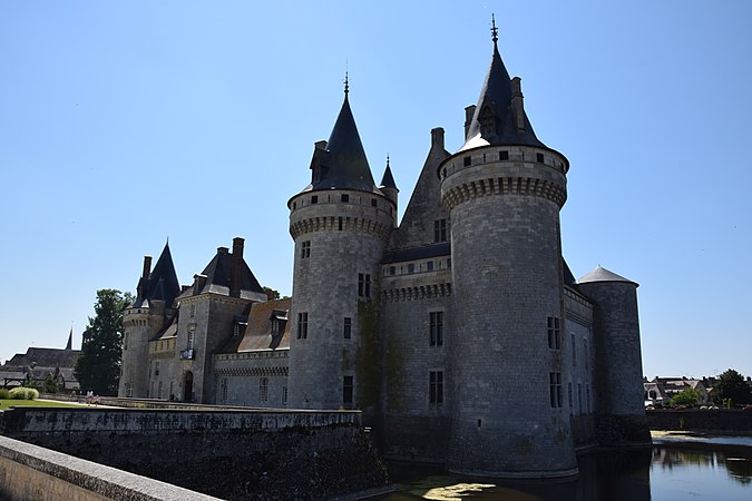 3 septembre — Château de Sully-sur-Loire Photograph: Chatsam (CC BY-SA-4.0)