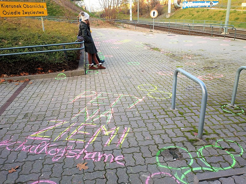 File:Chalk of shame, Kreda wstydu, Poznan PST Aleje Solidarnosci (1).jpg