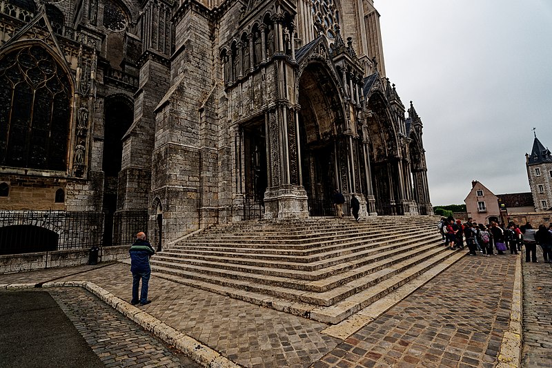 File:Chartres - Cloître Notre-Dame - Cathédrale Notre-Dame de Chartres 1193-1250 - South façade & South Porch of Cathédrale Notre-Dame de Chartres 02.jpg