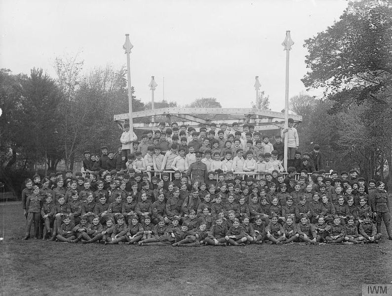 File:Children on the Home Front 1914-1918 Q31170.jpg