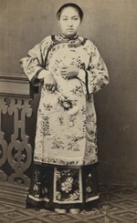 Miniatuur voor Bestand:Chinese vrouw, echtgenote van de kapitein der Chinezen te Soerabaja, KITLV 105652.tiff