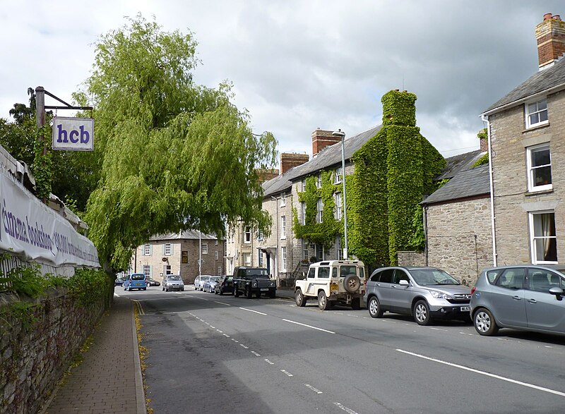 File:Church Street, Hay-on-Wye - geograph.org.uk - 4946164.jpg