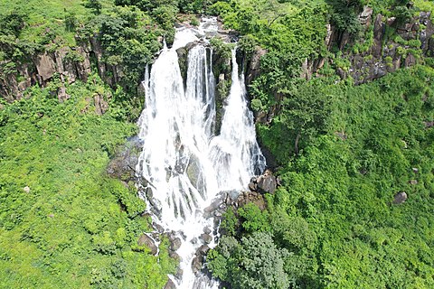 Vue de la chute de Tabouna à Kindia