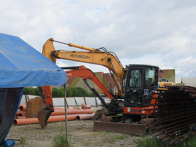 File:Construction of Marilao station Ibayo SM Marilao 03.jpg