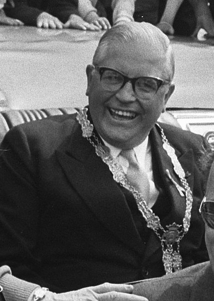 File:Cor van der Hooft.jpg