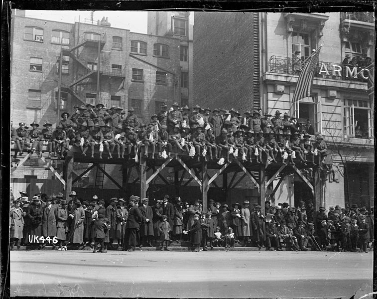 File:Crowd scene during a military parade in London after World War I, 1919 (3057286246).jpg