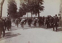 Départ de la première étape du premier Tour de France (Villeneuve-Saint-Georges 1903).jpg