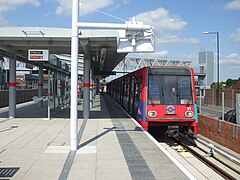 Блок 31 DLR на Star Lane.jpg