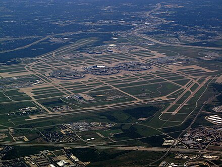 נמל התעופה הבינלאומי דאלאס פורט וורת' (DFW), השדה השני בגודלו מבחינת שטחו בארצות הברית והרביעי בעולם