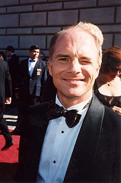 Dan Butler Emmy-gaalassa vuonna 1995.