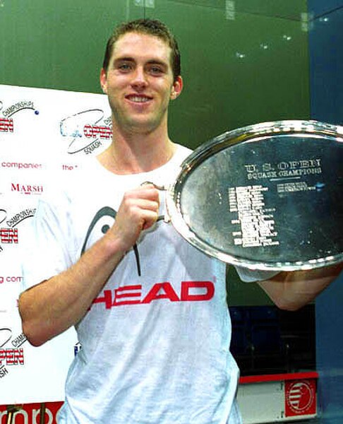 David Palmer holding a plate trophy after winning the 2002 US Open.