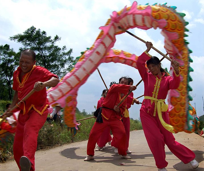 File:Dragon dance at China.jpg