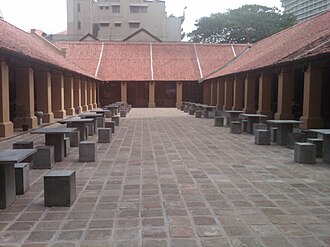 The inner courtyard of the Dutch Hospital shopping mall in Colombo, Sri Lanka. Dutch Hospital.jpg