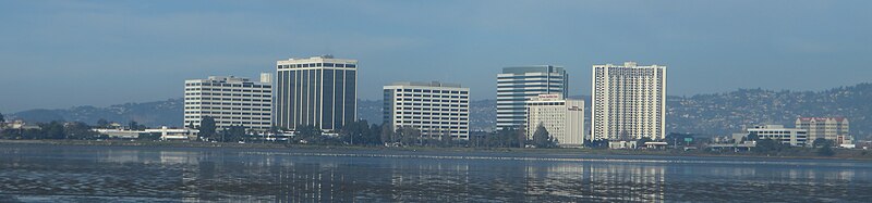 File:Emeryville, California skyline 2018.jpg