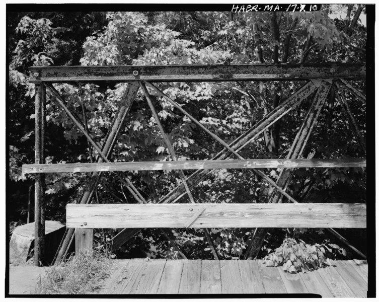 File:End panels of north truss at west end, showing complex bracing configuration - Atherton Bridge, Spanning Nashua River on Bolton Road, Lancaster, Worcester County, MA HAER MASS,14-LANC.V,1-10.tif