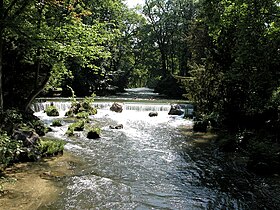 Cascade dans le parc anglais de Munich