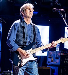Clapton vystupuje v Royal Albert Hall (máj 2017)