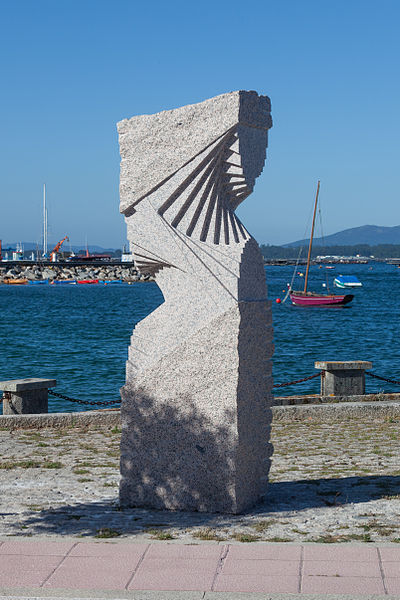 File:Escultura no Grove - Galiza 140.jpg