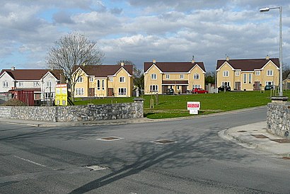 How to get to Clarecastle with public transit - About the place