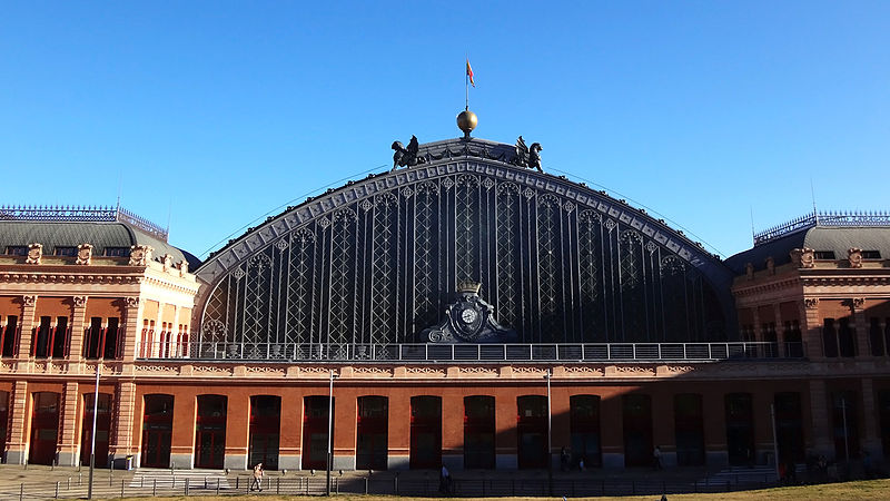 File:Exterior de la estación de Atocha.jpg