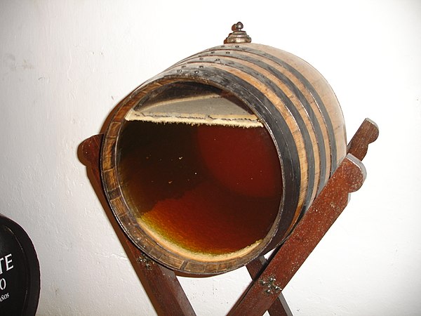 Oak barrel aging sherry. It has a transparent front in order to show the process inside