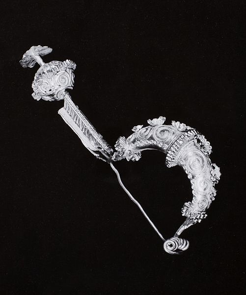 File:Fibula LACMA 50.22.6.jpg