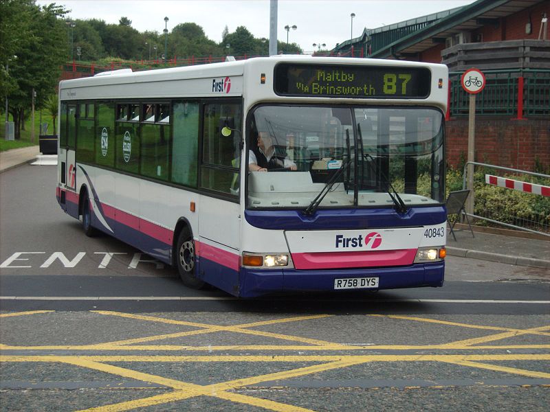 File:First bus 40843 (R758 DYS), 14 September 2008.jpg