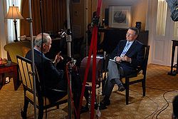 Gibson interviews Republican former U.S. Senator Fred Thompson during Thompson's unsuccessful campaign for the Republican Party's 2008 U.S. presidential nomination, September 25, 2007. Fred talks to Charlie Gibson (1443263059).jpg