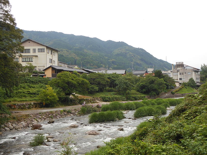 File:Furuyu Onsen view.JPG