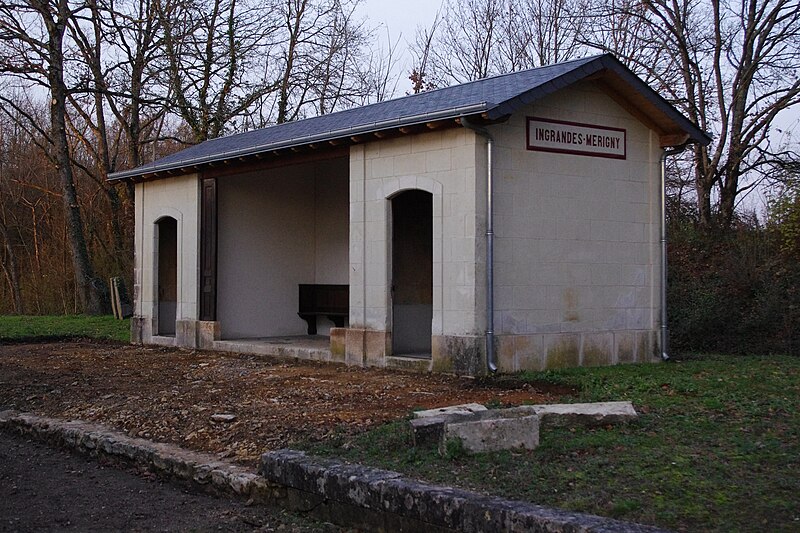 File:Gare d'Ingrandes 2.jpg