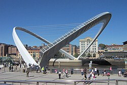 Gateshead millennium bridge open.jpg