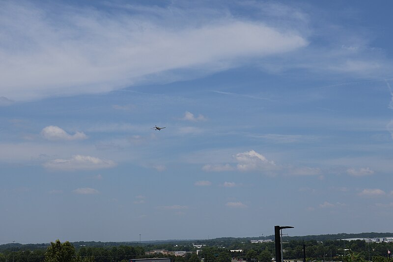 File:General Aviation Aircraft Landing at Concord-Padgett Regional Airport 13.jpg