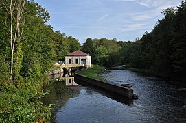 "Glendale Power House" og Housatonic-áin.