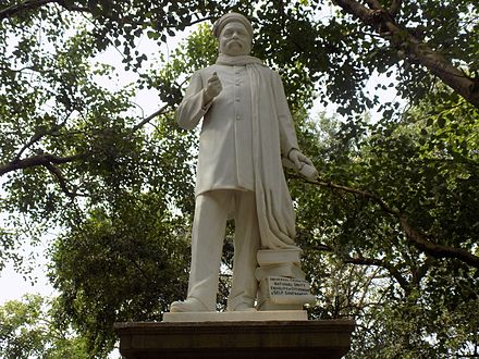 Statue of Gokhale in Churchgate