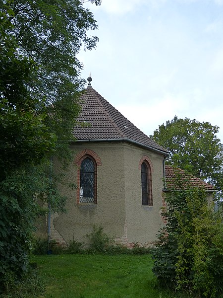 File:Grapzow Kirche Südost.JPG