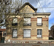 Un des bâtiments du groupe scolaire Pasteur.