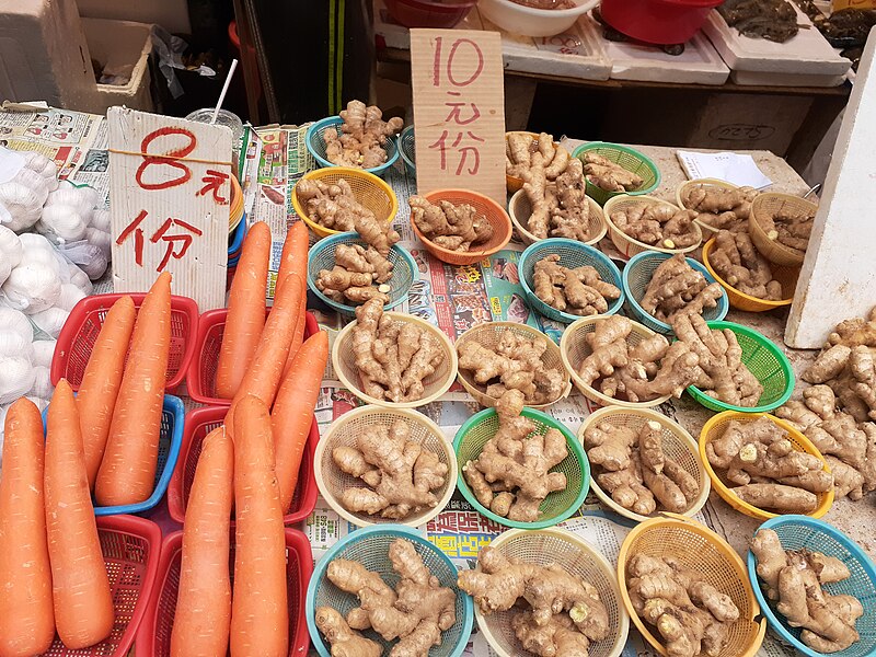 File:HK MK 旺角鮮菜肉食街市 Mongkok outdoor food market 奶路臣街 Nelson Street 廣東道 Canton Road March 2020 SS2 56.jpg