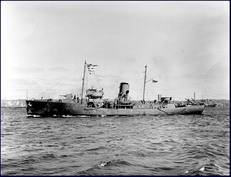 File:HMCS Chambly 1941 H-1355.jpg