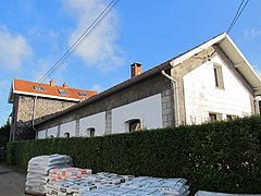 Bâtiment vu depuis l'ancienne place de la gare.