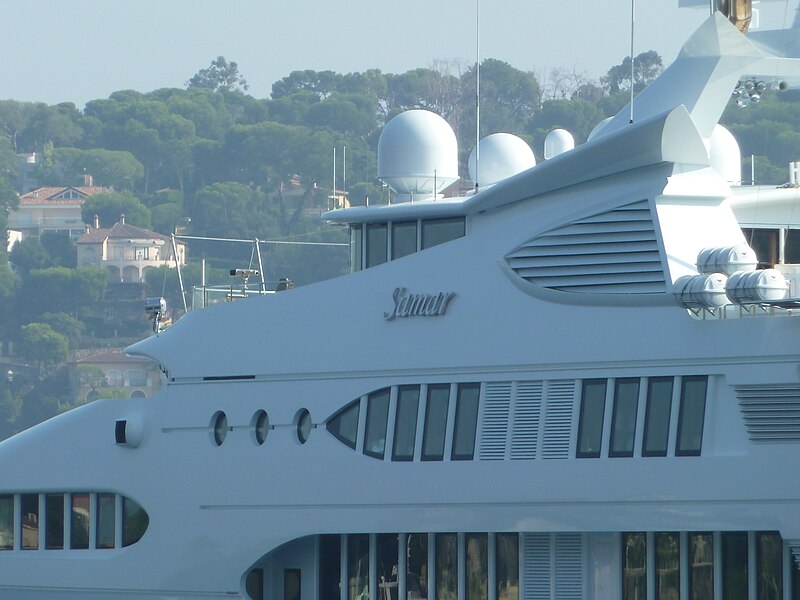 File:Heli on SAMAR at Villefranche Harbour 01.jpg