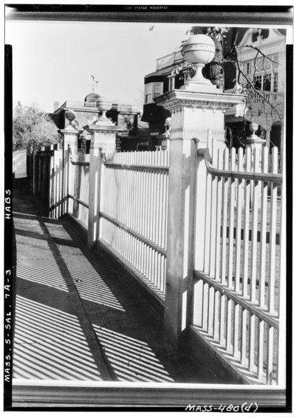 File:Historic American Buildings Survey Arthur C. Haskell, Photographer Nov. 1, 1938 (d) EXT.- SIDE FENCE - Loring-Emmerton House and Fence, Essex Street, Salem, Essex County, MA HABS MASS,5-SAL,7-6.tif