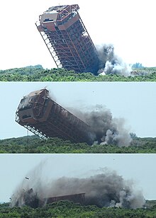 Demolition of mobile service tower in August 2005. Historic tower at Launch Complex 13 toppled (2000549817).jpg