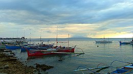 Homonhon Island, Guiuan, Eastern Samar bij zonsondergang.jpg