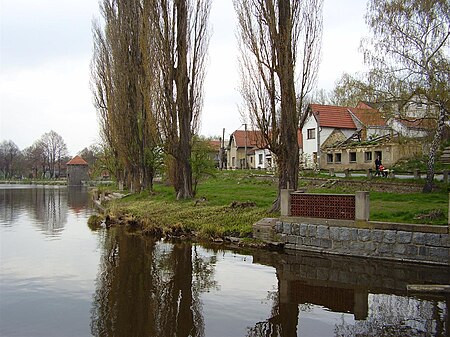 Hráze rybnika a Brve