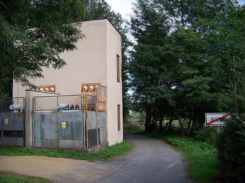 File:Husinec (PV), Na Ohradách, trafostanice.jpg