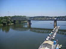 Il ponte ferroviario sul fiume Po
