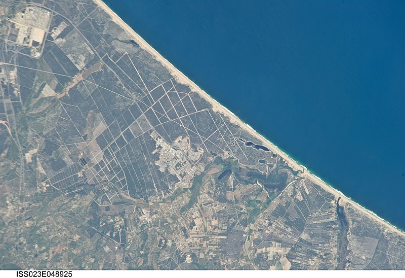 File:ISS023-E-48925 - View of Portugal.jpg